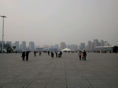 北侧邻居~黄浦江-梅赛德斯-奔驰文化中心商业区域(世博大道店)