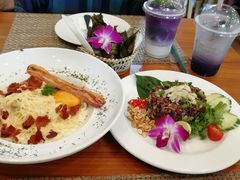 -Chom Cafe and Restaurant