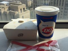 茉莉花茶暴风雪配华夫脆-DQ·蛋糕·冰淇淋(大宁国际商业广场店)