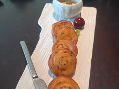 脆糖榛果鹅肝酱配伊比利亚葱油饼-随堂里