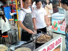 -黄利砖万峰林布依特色酸笋牛肉馆