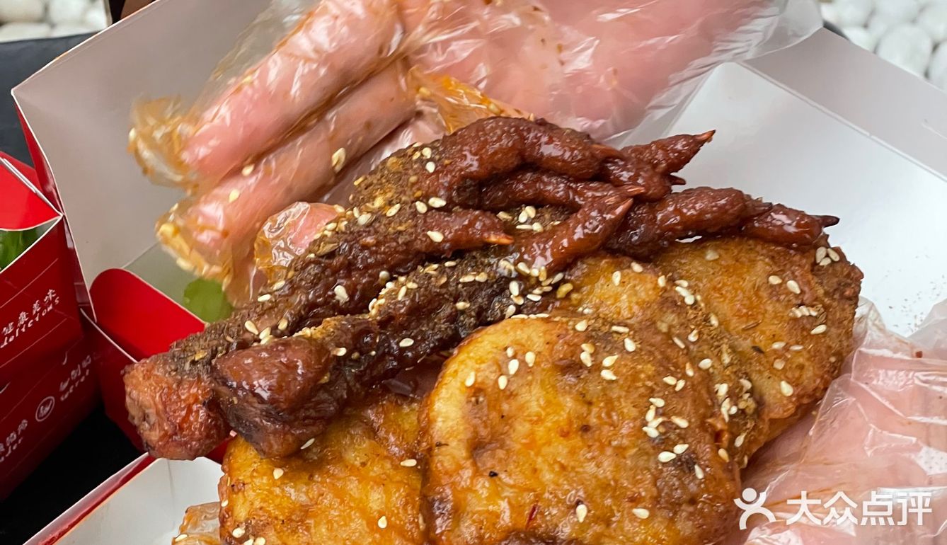 三十多的餐里还有凤爪藕盒真不戳 一整个沦陷…