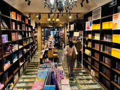 -钟书阁(松江泰晤士小镇店)