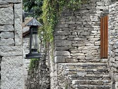 -高荡千年布依古寨旅游景区