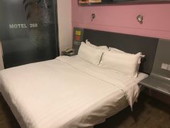 大床-莫泰酒店(厦门万象城火车站地铁站店)
