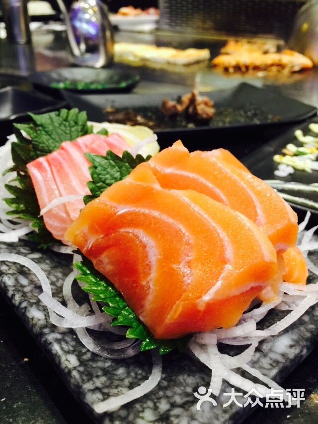 菜:                                     火焰牛排铁板杏鲍菇虎皮虾