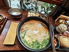 -银米·云南传统过桥米线(双廊黑金冠店)