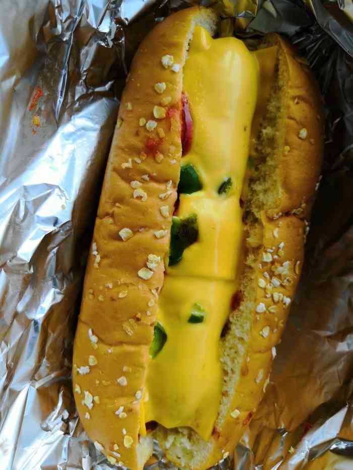 德希臣热狗(明湖店)-"就在大明湖西南门对面,口味不错.就是量小.