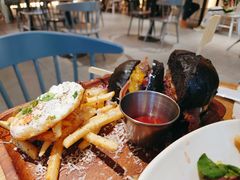 经典牛肉汉堡-HELLO 27 意面·沙拉·帕尼尼