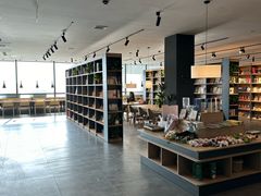 -魔方城市书房(中街益田店)
