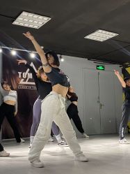 点击看大图 -TOMBOY爵士舞韩舞舞社