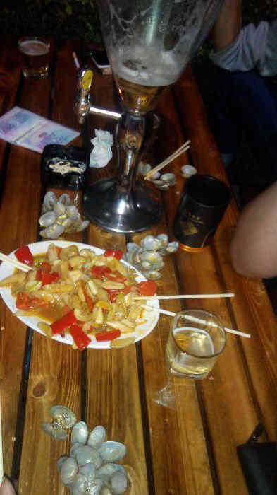 打分 35 /人 和朋友吃着烧烤  喝着扎啤    吹着风      实在到位