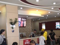 大堂-李先生牛肉面大王(营口大润发店)