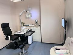 -无奔眼镜·蔡司·依视路授权店(朝阳大悦城店)