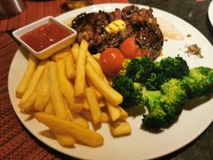 碳烤肉眼牛排及秘制牛排汁-WOLFGANG PUCK KITCHEN & BAR(迪士尼小镇店)