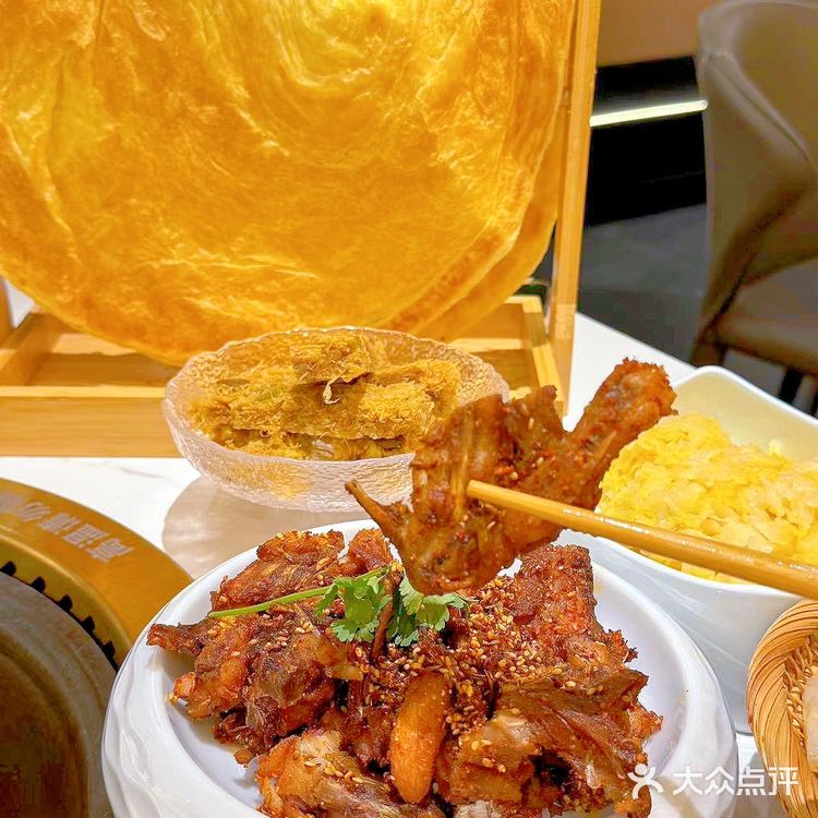 终于吃到好吃的铁锅炖了。。