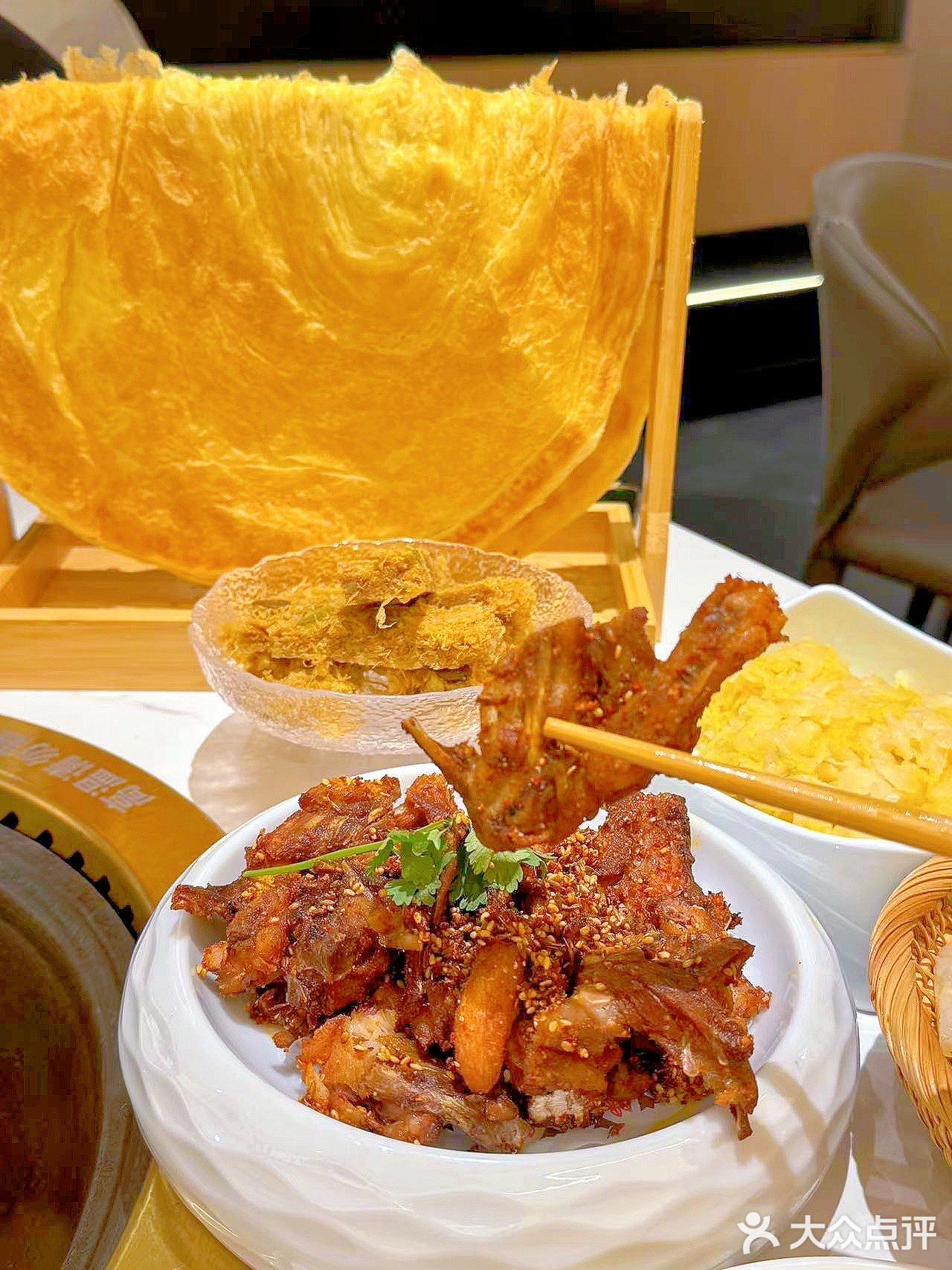 终于吃到好吃的铁锅炖了。。