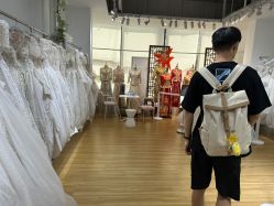 点击看大图 -曼青婚纱礼服馆