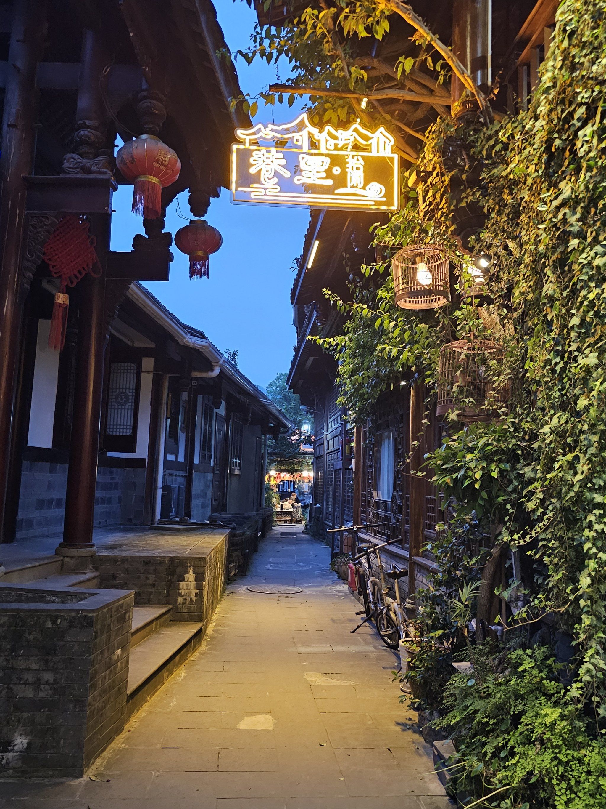 来都江堰,要把晚上留给西街