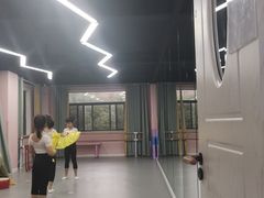 -雅米拉艺术中心(少儿舞蹈培训)