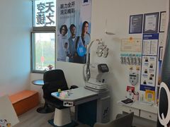 -天空之镜眼镜店蔡司依视路配镜授权零售店(望京颐堤港店)