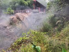 -雪山彩虹谷景区