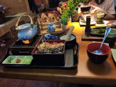 铁板黑椒雪花牛里脊配黄油煎时蔬-鳗鱼家·深夜食堂(军博店)