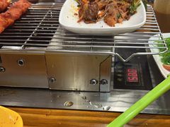 -哈尔滨小酒馆·鲜肉现穿自助烧烤(康新花园店)