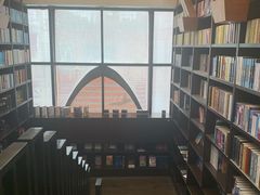 -钟书阁(松江泰晤士小镇店)