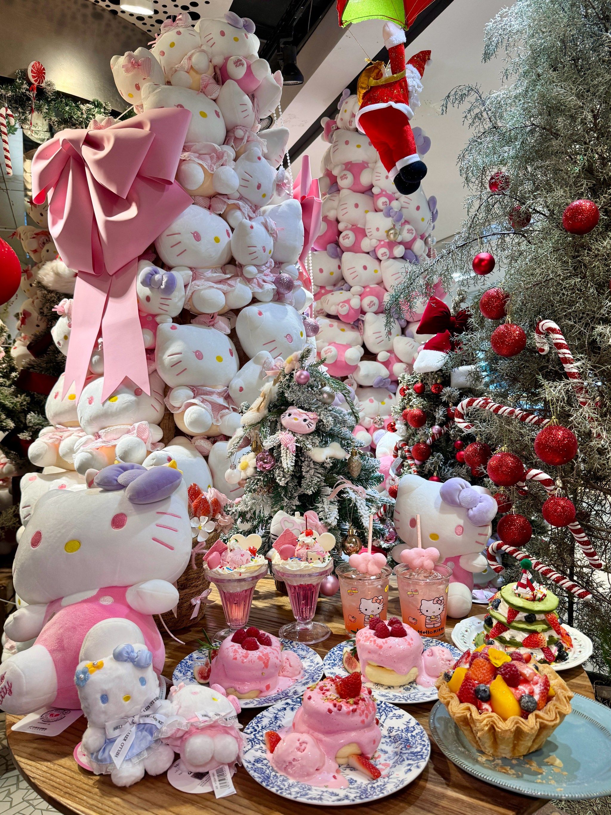 西湖边新出的!🎄hello kitty圣诞