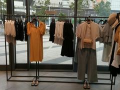 -URBAN REVIVO(上海中庚漫游城店)