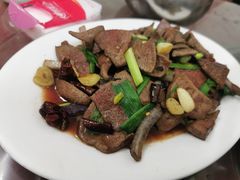 -香猪美食(中心店)