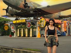 -席娜卡琳火车铁道夜市