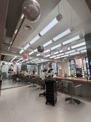 -Z.X HAIR SALON张新美业