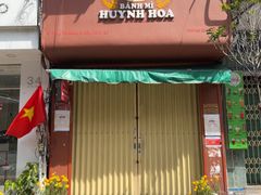 -Bánh Mì Huynh Hoa