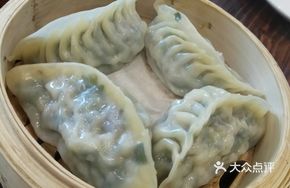 Steamed Chive Dumplings in Bamboo Steamer