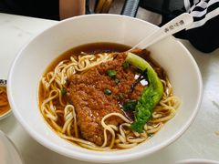 红烧大排面-弄堂咪道-饭香·面香·馄饨香(汇锦广场店)