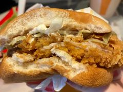 麦辣鸡腿堡鸡架满足餐-麦当劳(静安寺店)
