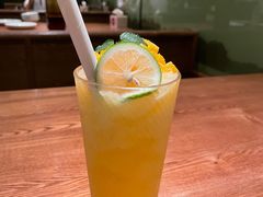 满杯凤梨香橙-弄堂里·寻味杭州(湖滨银泰in77C区店)