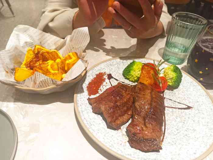 凡熙餐厅(肇庆敏捷广场店)-"「魔鬼墨鱼肠沙拉」味道真的不好吃,而且