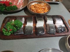 -围炉肉舍•炭烤活鳗•丹东海鲜烤肉(步行街店)