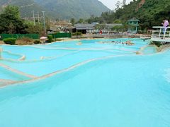 -十万大山布透温泉