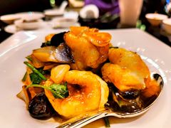黑蒜大千爆虾球-北京四季酒店·采逸轩