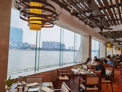 靠窗位-白天鹅宾馆·流浮阁咖啡厅