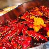牛油很多，锅底很香，点的鸳鸯锅，几乎都是吃辣锅