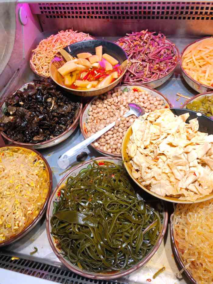 拌食光宜州味凉拌菜(会展航洋城店)-"[薄荷]环境:在航洋通往地铁口的