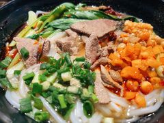 -爆炸头阿姨小四川正宗川味小吃(无任何分店)