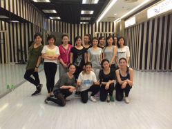 现代爵士师生合影-STUDIO E POLE DANCE