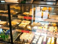 面包甜点陈列柜-星巴克(洛阳中州万达广场店)