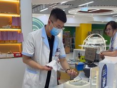 -现代眼镜批发城(威海路店)